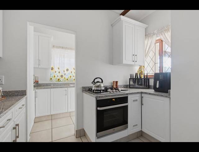 2 BEDROOM PROPERTY TO RENT IN HOWICK NORTH